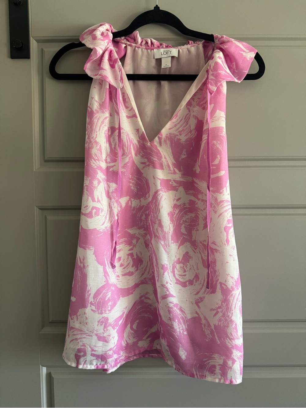 LOFT Pink & White Floral V-Neck Tie-tank blouse
